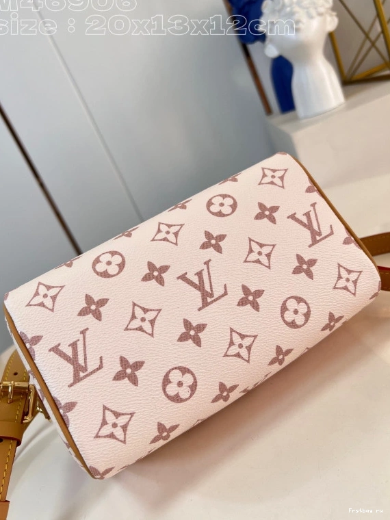 First bag ru BANDOULIÈRE VUITTON 20 LOUIS SPEEDY 0711